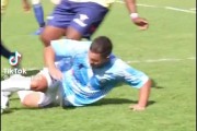 胖了🥵34岁已退役的阿扎尔参加慈善赛，带球时不慎滑倒