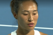 2:4！郑钦文六战世界第一表现柔中带刚，三场大胜彰显名将风范